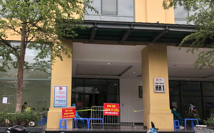 Hà Nội: Tạm phong toả chung cư 1.000 dân khi phát hiện người đàn ông nghi nhiễm Covid-19 Ảnh 2