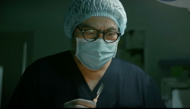 'Mặt nạ gương' gợi nhớ về một vụ án TMV Cát Tường: Nạn nhân chết vì phẫu thuật mũi, xác thả trôi sông Ảnh 7