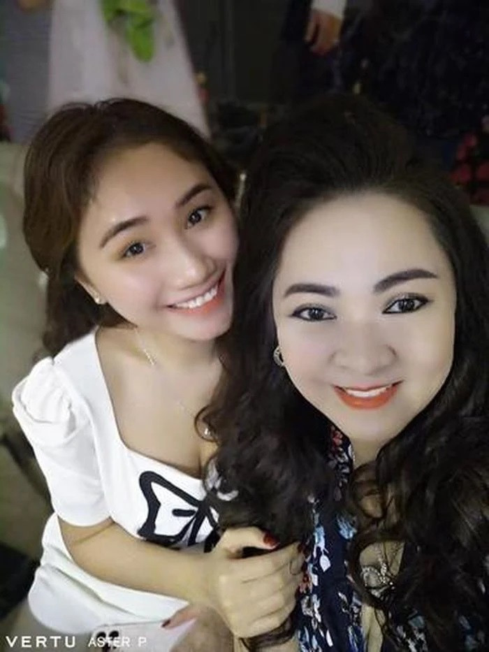 Nàng dâu thứ khá thân thiết với các thành viên khác trong gia đình bà Phương Hằng 