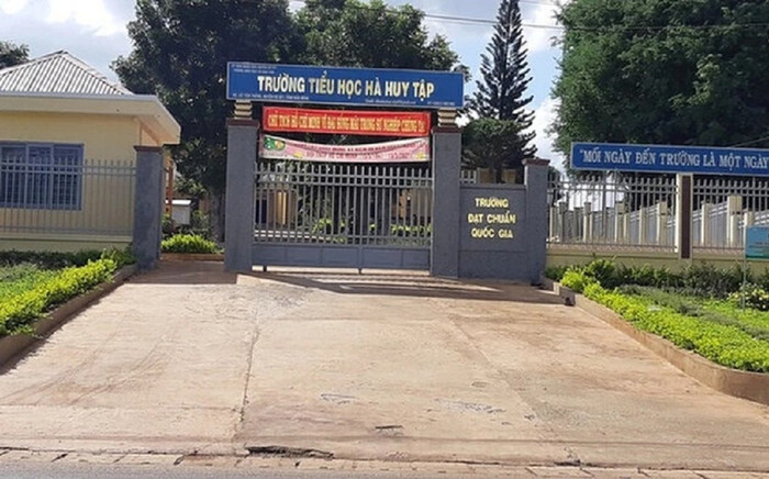 Cách hết chức vụ trong Đảng đối với hiệu trưởng 'giam' học bạ học trò nghèo vì không đóng tiền quỹ Ảnh 2