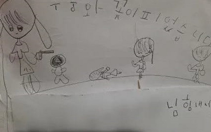 Bức vẽ về phim Squid Game của bé gái 7 tuổi gây tranh cãi: Vì sao lại để trẻ tiếp cận những cảnh đáng sợ? Ảnh 2