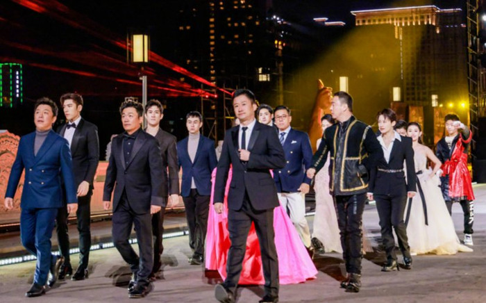 Dàn sao Hoa Ngữ 'tê tái' sải bước trên thảm đỏ âm 6 độ C: Ngô Kinh kêu trời không thấu! Ảnh 2