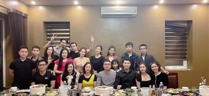 Hình ảnh thân thiện, gần gũi của nam rapper bên bạn bè