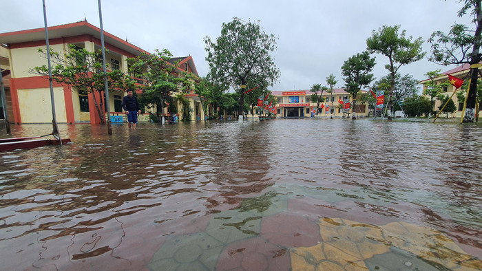 Hà Tĩnh: Gần 40.000 học sinh nghỉ học do mưa lũ Ảnh 1