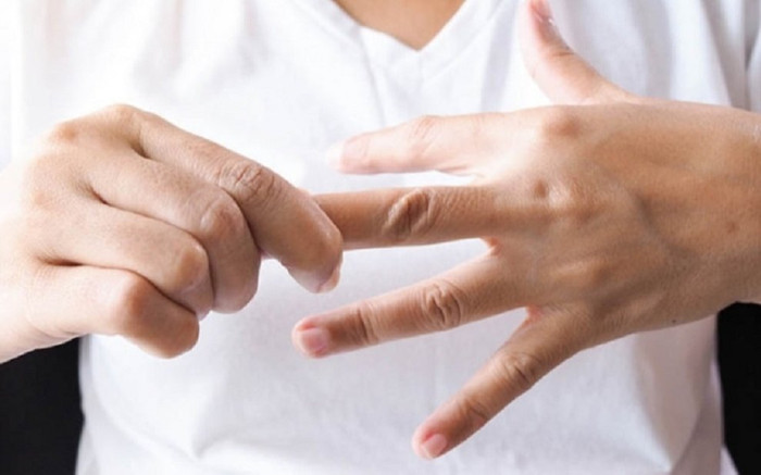 Bỏ 5 giây xem ngón tay giữa, biết ngay bao giờ giàu Ảnh 2