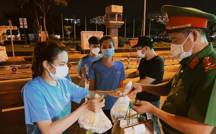 Thùy Tiên 'bắn' tiếng Anh trong clip tự giới thiệu đến Miss Grand International 2021 Ảnh 2