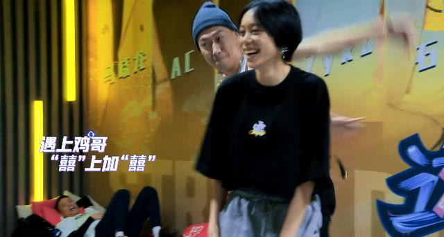 Vương Nhất Bác chân thành xin lỗi vũ công được mệnh danh là 'chúa Hề' Street Dance of China Ảnh 7