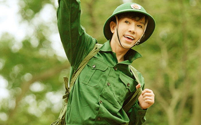 Long Nhật 'đập tan' nghi ngờ về giới tính qua chi tiết nhỏ với bà xã Ảnh 2