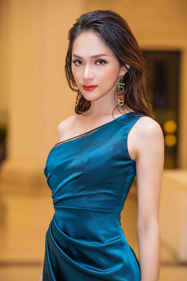 Hương Giang bị 'đào' lại khoảnh khắc 'kém duyên' với fan, còn so sánh với Đông Nhi - Hòa Minzy Ảnh 4