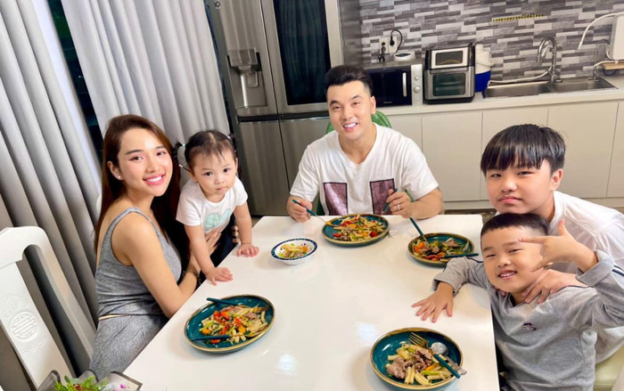 Ưng Hoàng Phúc nhắn nhủ bà xã ngày 20/10: 'Cảm ơn đã đi cùng anh trên con đường sự nghiệp' Ảnh 2