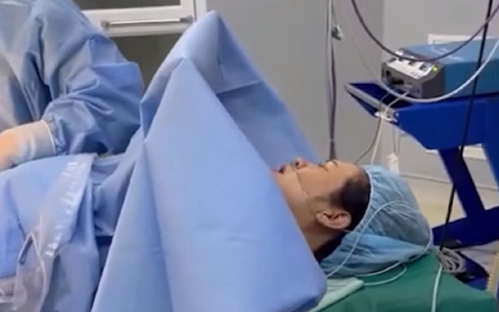 Sản phụ đang mổ bắt con vẫn ngêu ngao hát vang phòng sinh khiến dân tình rần rần ngưỡng mộ Ảnh 2