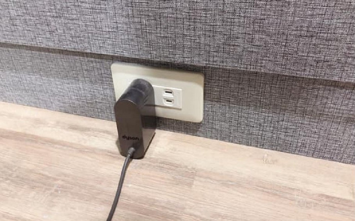 Kiểm tra ổ cắm trong nhà, người vợ 'choáng' khi phát hiện ra bí mật của chồng Ảnh 2