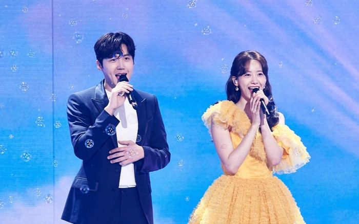 Fan tiếc hùi hụi xem lại sân khấu collab của Yoona và Kim Seon Ho giữa ồn ào ép bạn gái phá thai Ảnh 2