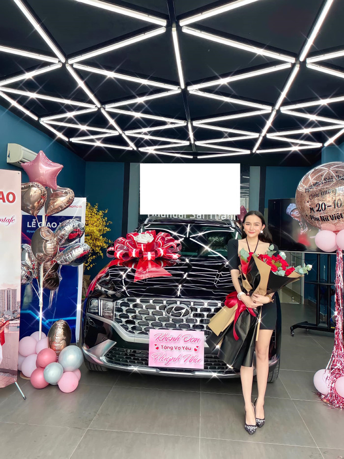 Huỳnh Như hạnh phúc với món quà đặc biệt từ ông xã