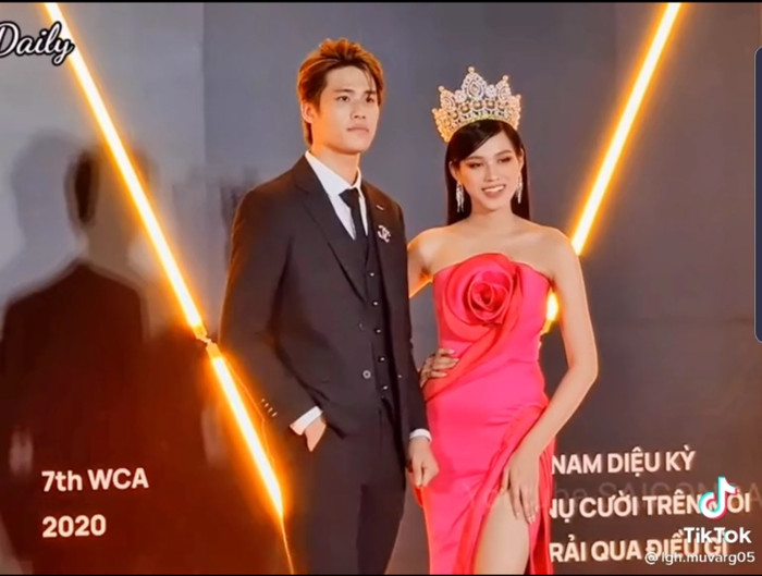 Đỗ Thị Hà cũng từng chia sẻ: 'Hà rất sẵn sàng chụp ảnh với mọi người nhưng Hà cũng là một cô gái nên rất ngại khi người lạ ôm eo mình chụp ảnh. Với những người thân thiết thì điều đó vô tư.'