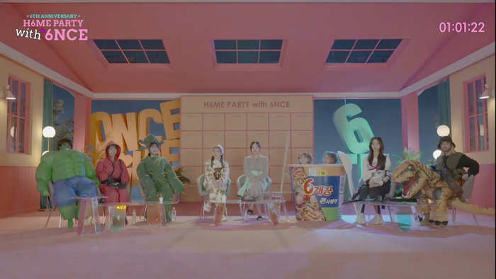 Dẹp luôn hình tượng ngọt ngào, màn hóa trang đầy sáng tạo của TWICE khiến fan 'xỉu lên xỉu xuống' Ảnh 9