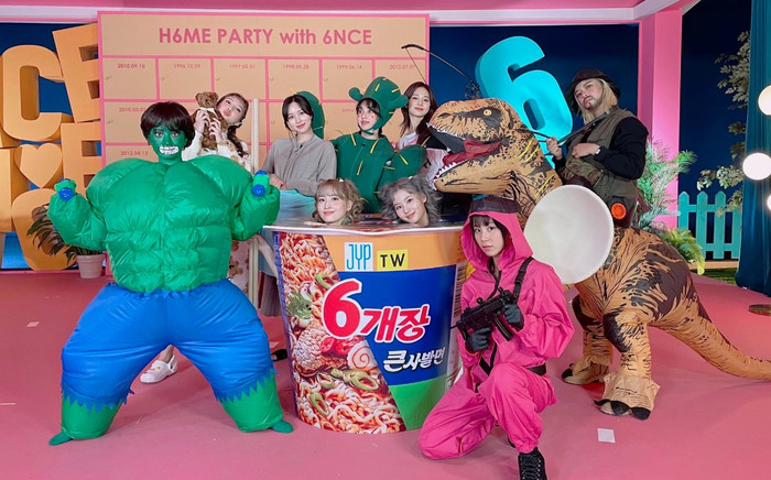 Dẹp luôn hình tượng ngọt ngào, màn hóa trang đầy sáng tạo của TWICE khiến fan 'xỉu lên xỉu xuống' Ảnh 2