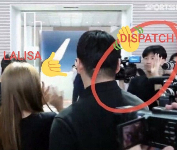 Lisa vẫy chào anh chàng bạn thân đang làm ở Dispatch.
