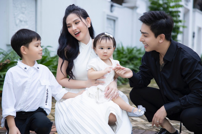 Thu Thủy có cuộc sống hôn nhân viên mãn bên chồng và hai con.