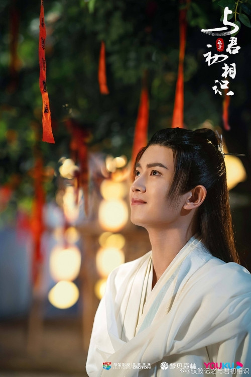 Nhậm Gia Luân bị chỉ trích vì đeo múi giả, fan đáp trả cực gắt:'Còn cái đuôi tự mọc trên người anh ấy à?' Ảnh 9