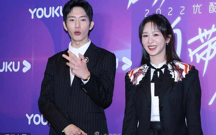 Dương Tử bị đàn em 'chặt đẹp' visual khi sánh đôi bên trai trẻ Tỉnh Bách Nhiên Ảnh 2