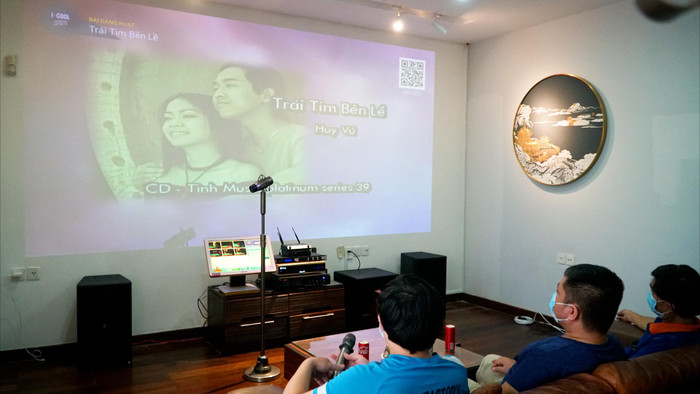 Hệ thống karaoke cung cấp dịch vụ hát tại nhà cho khách có nhu cầu. Ảnh: Bóa Thanh Niên 