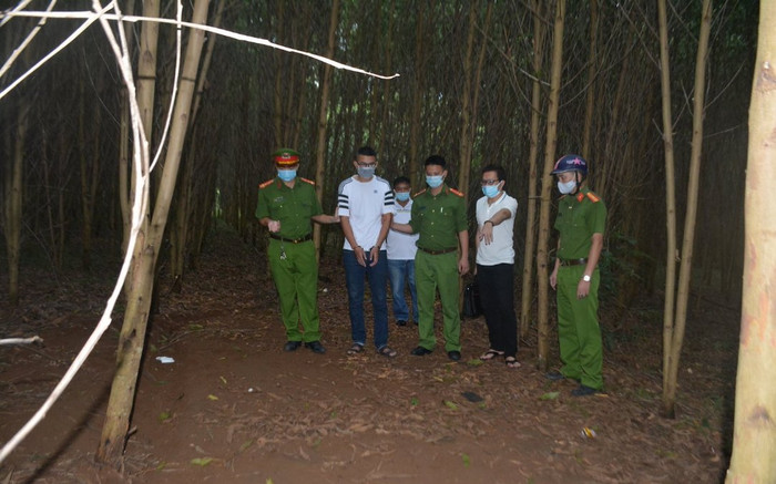 Triệt phá sới bạc, bắt giữ 19 đối tượng vào rừng keo 'sát phạt' Ảnh 2