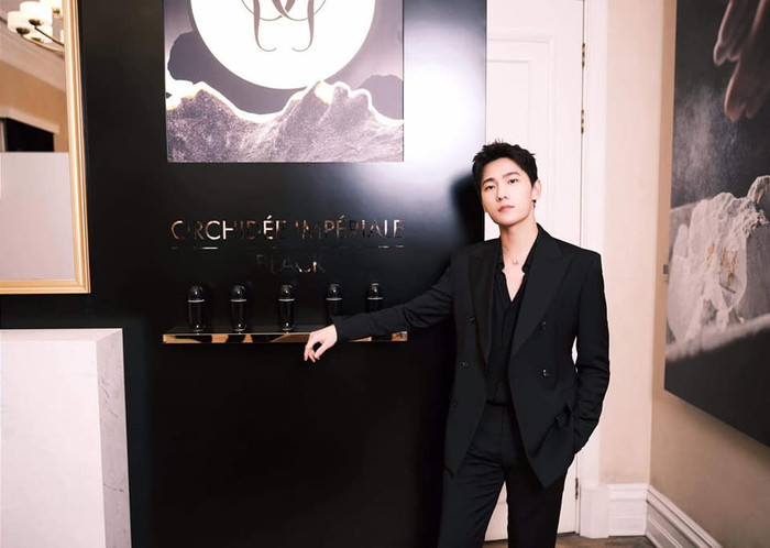 Địch Lệ Nhiệt Ba làm điều đặc biệt này với Lý Dịch Phong nhưng lại 'ngó lơ' Dương Dương tại sự kiện Ảnh 16