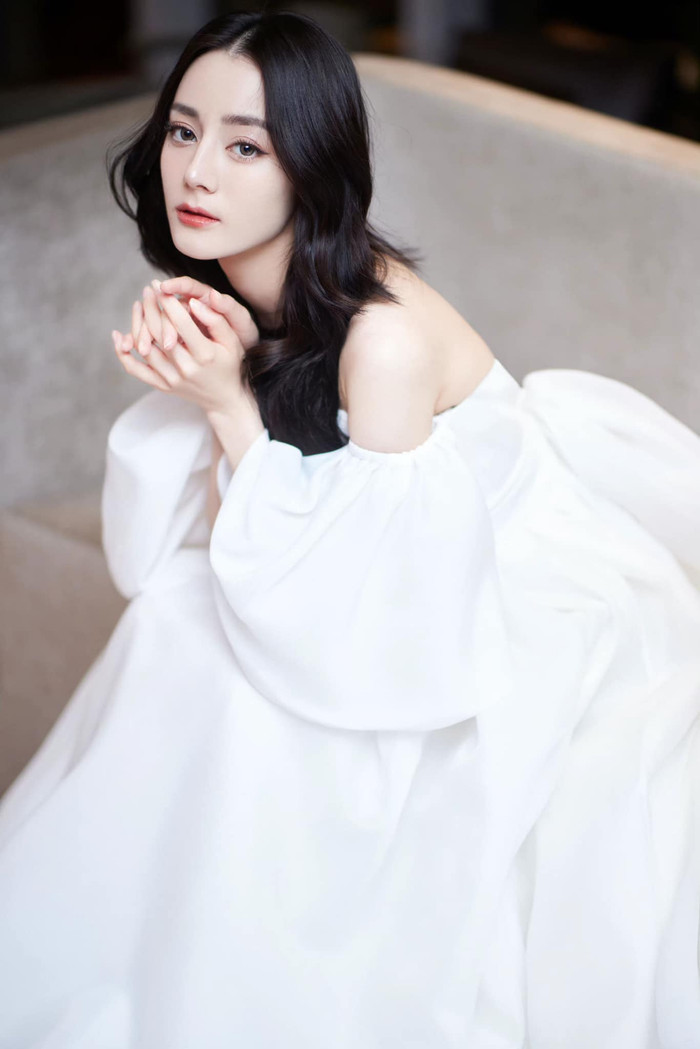 Địch Lệ Nhiệt Ba làm điều đặc biệt này với Lý Dịch Phong nhưng lại 'ngó lơ' Dương Dương tại sự kiện Ảnh 14