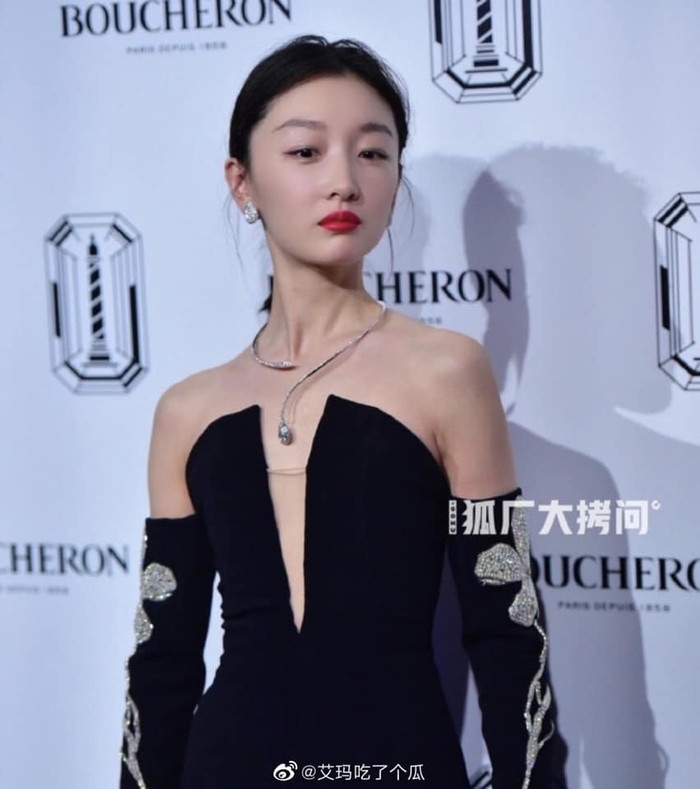 Địch Lệ Nhiệt Ba làm điều đặc biệt này với Lý Dịch Phong nhưng lại 'ngó lơ' Dương Dương tại sự kiện Ảnh 10