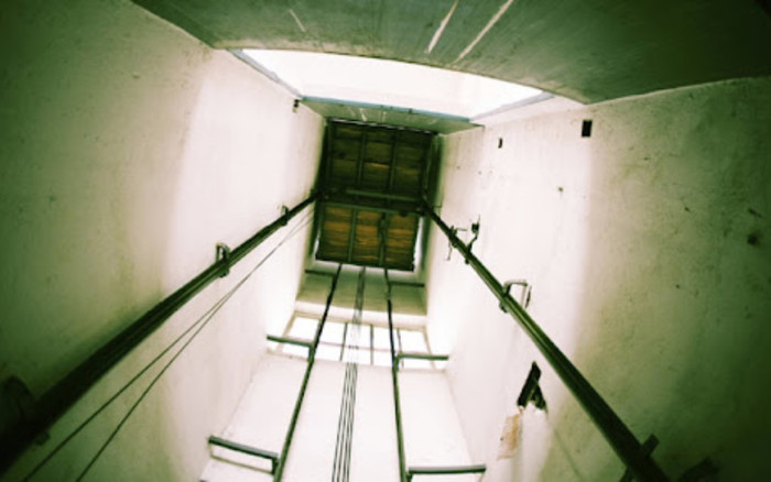 Cô gái 21 tuổi mắc kẹt trong thang máy rồi rơi từ tầng 7 xuống đất tử vong Ảnh 2