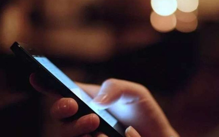 Được cho gần 40 triệu/tháng để tiêu nhưng không đủ, nữ sinh rao ảnh khỏa thân để dân mạng chỉ trích bố Ảnh 2