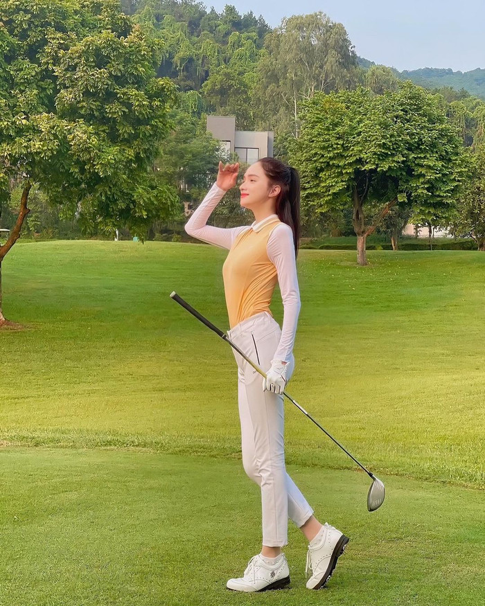 Sau khoảng thời gian tạm dừng mạng xã hội, lần quay trở lại này của Hương Giang đã khiến các fan hâm mộ của cô khấp khởi vui mừng. 