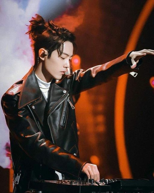 Đĩa đơn 'Điểm Sáng' của Tiêu Chiến tiếp tục đạt thêm thành tích mới Ảnh 9