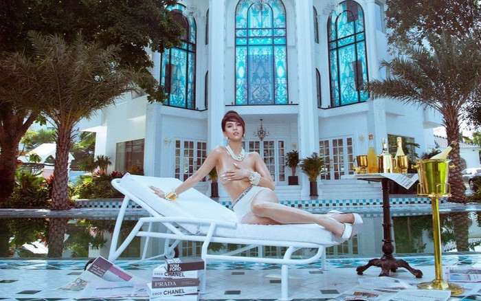 Ngọc Trinh hé lộ loạt ảnh quyến rũ, fan bỏng mắt vì độ nóng Ảnh 2