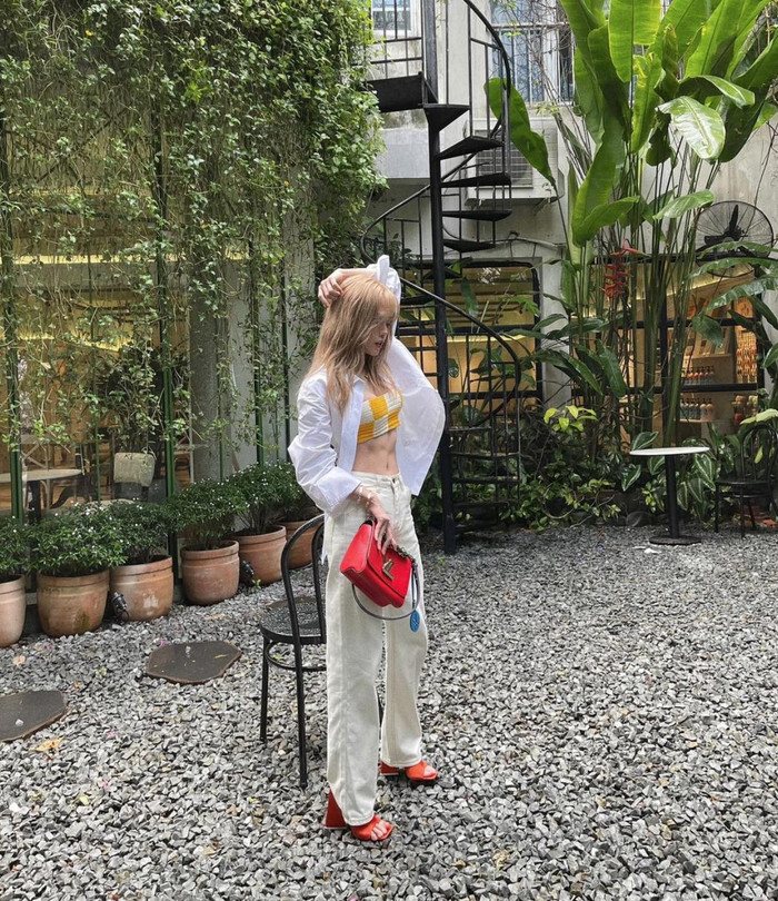 Cơ bụng đáng ngưỡng mộ của Thiều Bảo Trâm sau dịch 