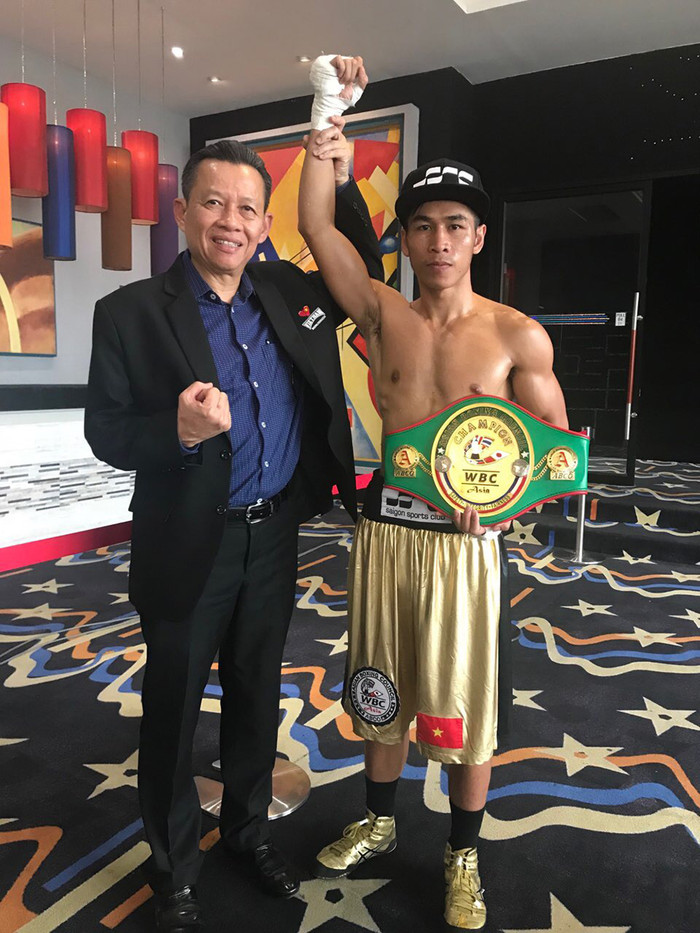 Nhà vô địch châu Á - Trần Văn Thảo ngợi khen Thu Nhi đã đánh đầy quả cảm để giành đai WBO thế giới hạng nhẹ.