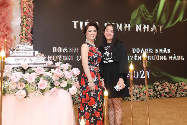 Bà Phương Hằng và con gái trong ngày sinh nhật của nữ CEO Đại Nam