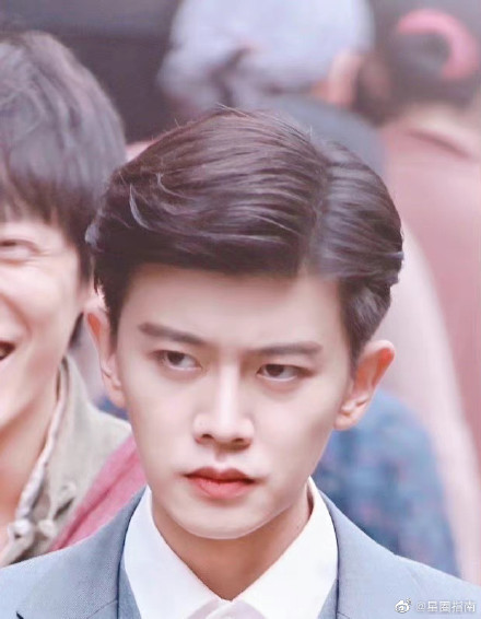 Hé lộ ảnh hậu trường mới nhất phim 'Thỉnh quân': Nhậm Gia Luân soái khí ngút trời, Lý Thấm không kém cạnh Ảnh 14