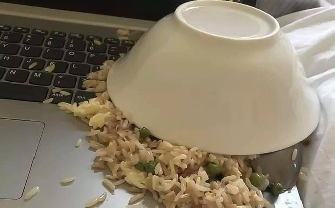 Lại thêm sự cố khi học online khiến nam sinh 'méo mặt', dân tình nhìn mà xót thay! Ảnh 2