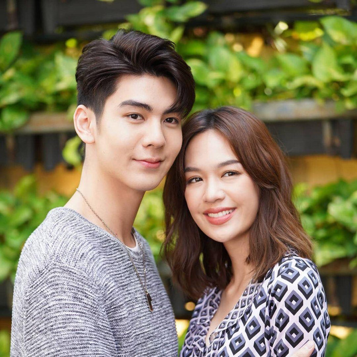 Dàn diễn viên chính Ryu Vachirawich và Yam Matira của Yêu thật chỉ vì sinh ra trước đã không làm người xem thất vọng khi tiếp tục duy trì phong độ và có tên trong Top 5.