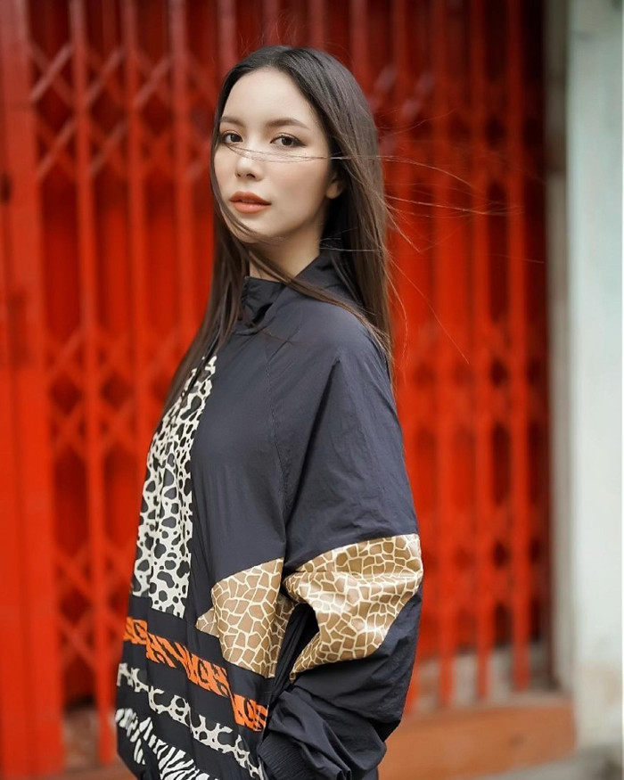 Mook Worranit ngày càng tỏa sáng hơn ở lĩnh vực phim ảnh khi mạnh dạn thử sức với những vai diễn gai góc.