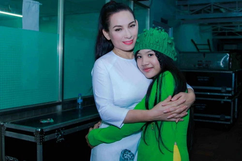 Phi Nhung từng lời qua tiếng lại với Quang Lê để bảo vệ Lê Thanh Huyền Trân.