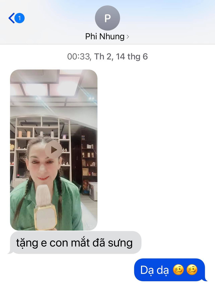 Nữ ca sĩ nhắn tin cho quản lý