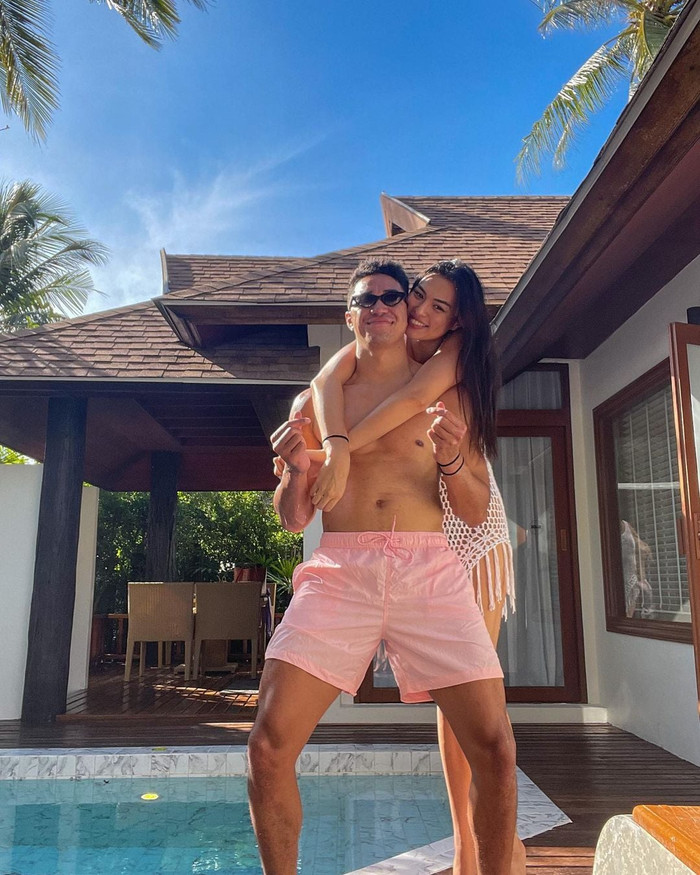 Đặc biệt, bạn trai của Tân Hoa hậu Hoàn vũ Thái Lan có sở thích thú vị với gam màu hồng. Anh thường xuyên trưng dụng sắc màu này trong cuộc sống hàng ngày. 