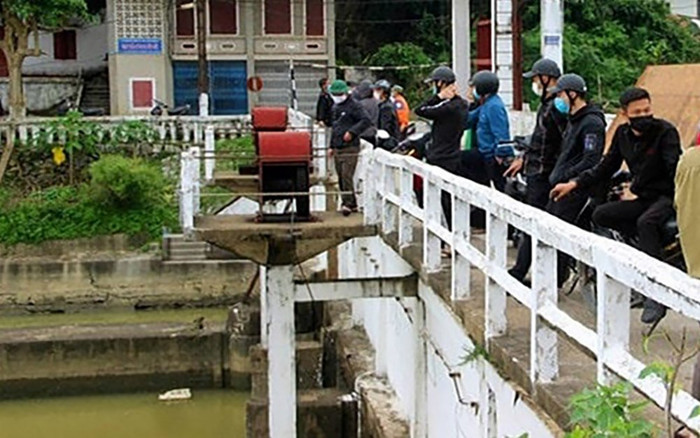 Vụ bé trai 8 tuổi mất tích bí ẩn khi đuổi theo quả bóng: Đã tìm thấy thi thể trên sông Ảnh 2