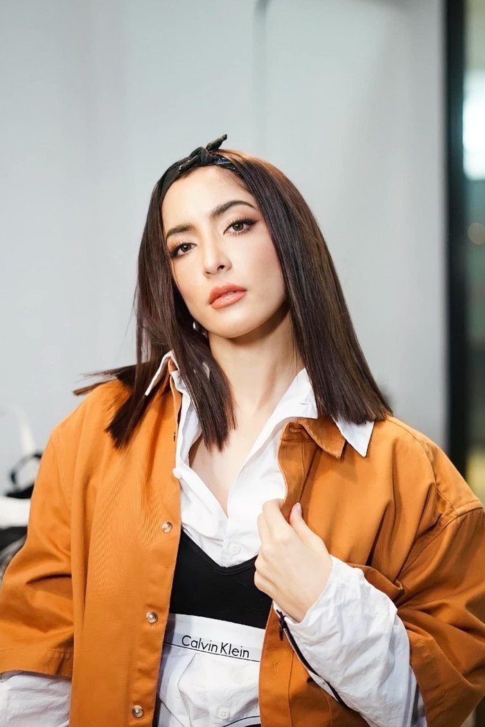 Chị đẹp Pinky Savika luôn biết cách yêu chiều bản thân và chăm chút cho diện mạo. 