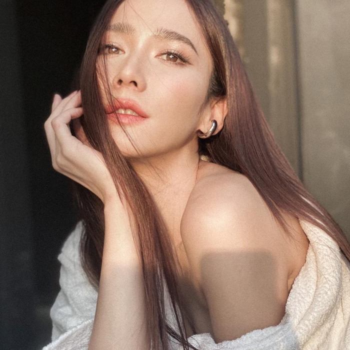 Vẻ đẹp của Aum Patchrapa là niềm tự hào của người Thái. Mỹ nhân không tuổi sẵn sàng 'chặt đẹp' nhiều đàn em khác.