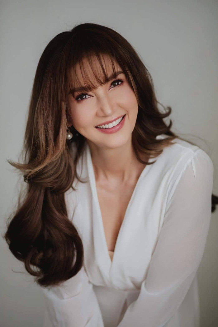 'Bà mẹ quốc dân' của màn ảnh Thái trẻ trung, năng động và nóng bỏng gấp nhiều lần trên phim. Tuổi tác với Ann Sirium chỉ đơn giản là một con số. 