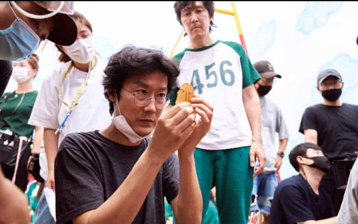 Đạo diễn 'Squid Game' làm việc stress đến rụng 6 cái răng nhưng thành quả lại bị Netflix 'nẫng' gần hết Ảnh 2